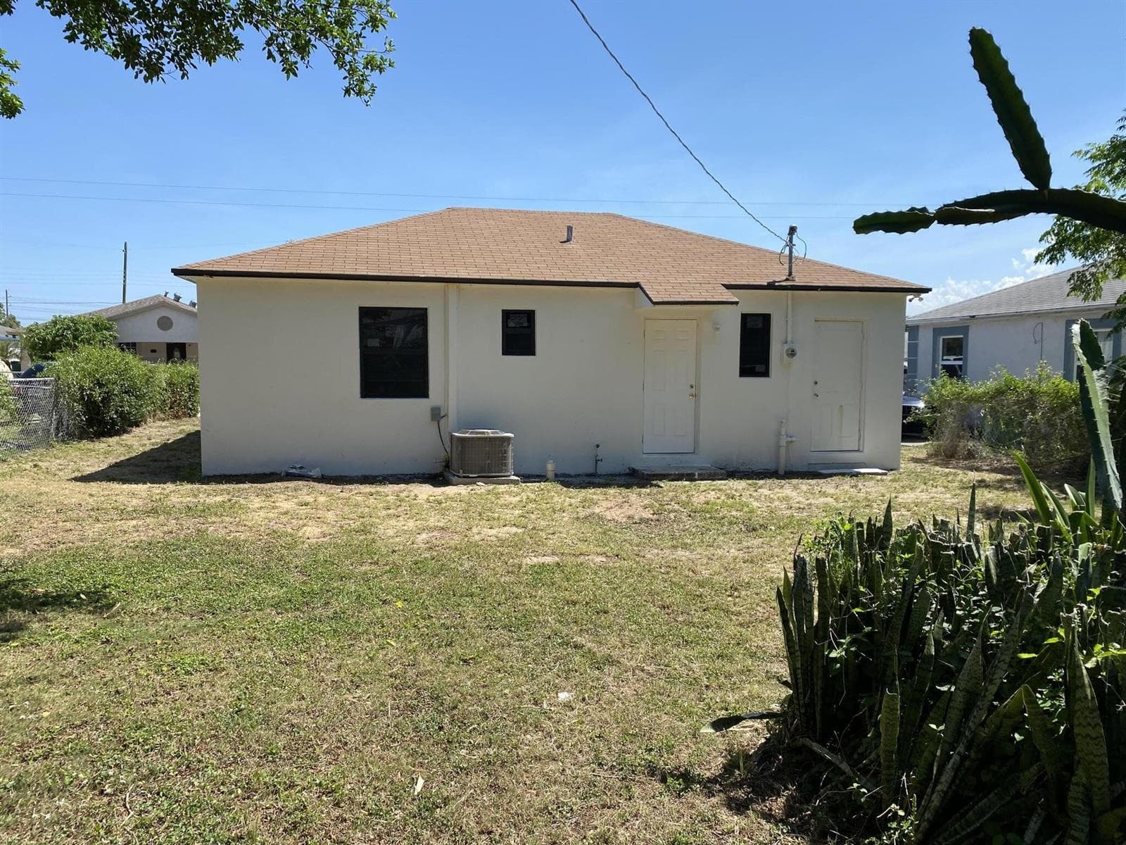 816 W 4TH Street, Riviera Beach, FL 33404 photo 2