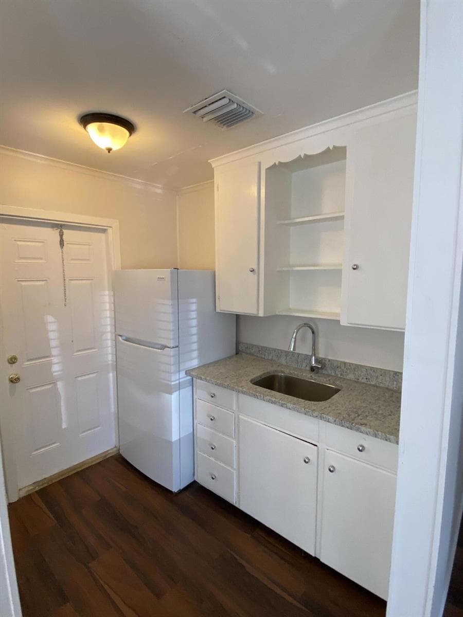 816 W 4TH Street, Riviera Beach, FL 33404 photo 4