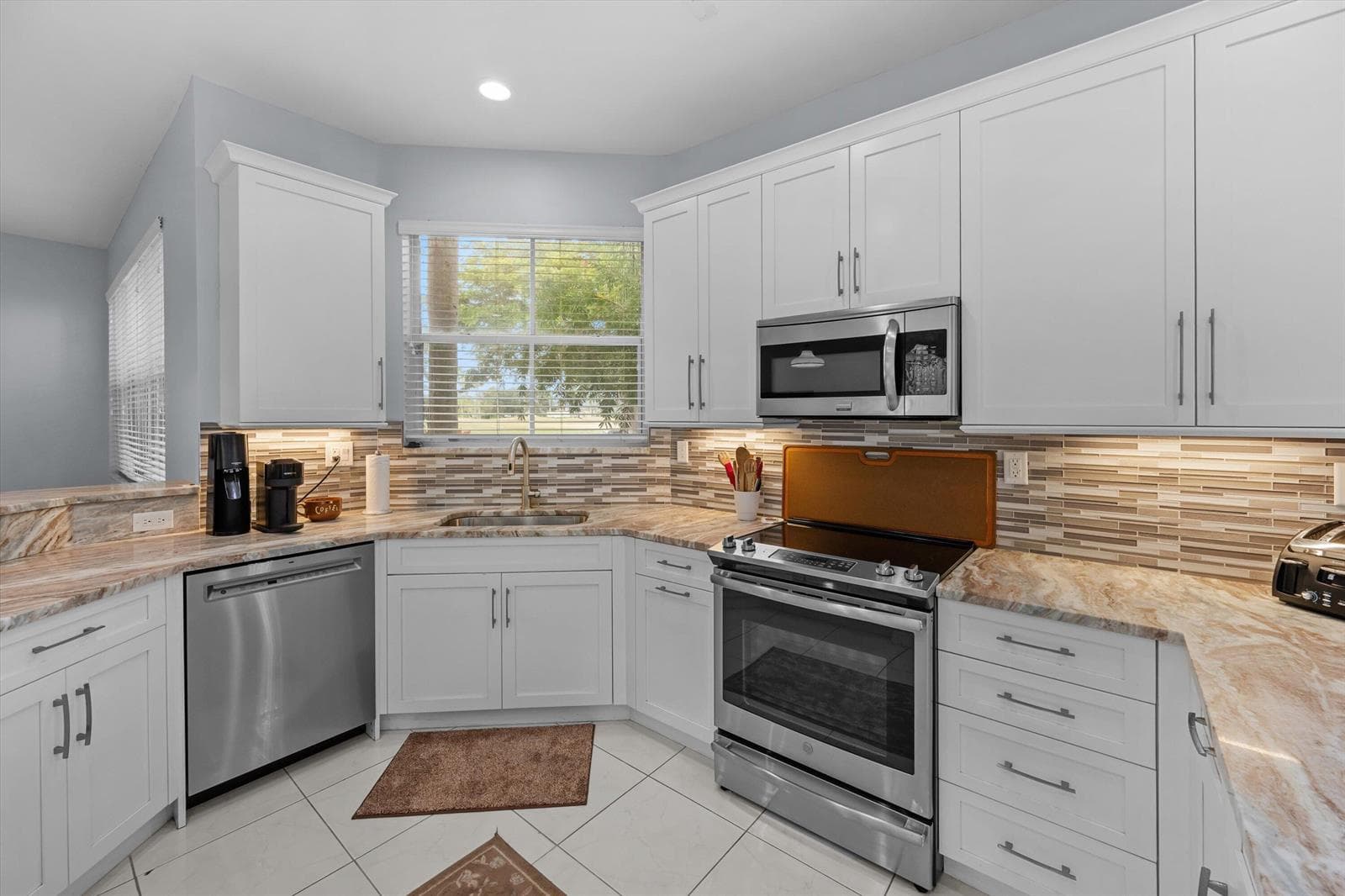 2104 Country Golf Drive, Wellington, FL 33414 photo 2
