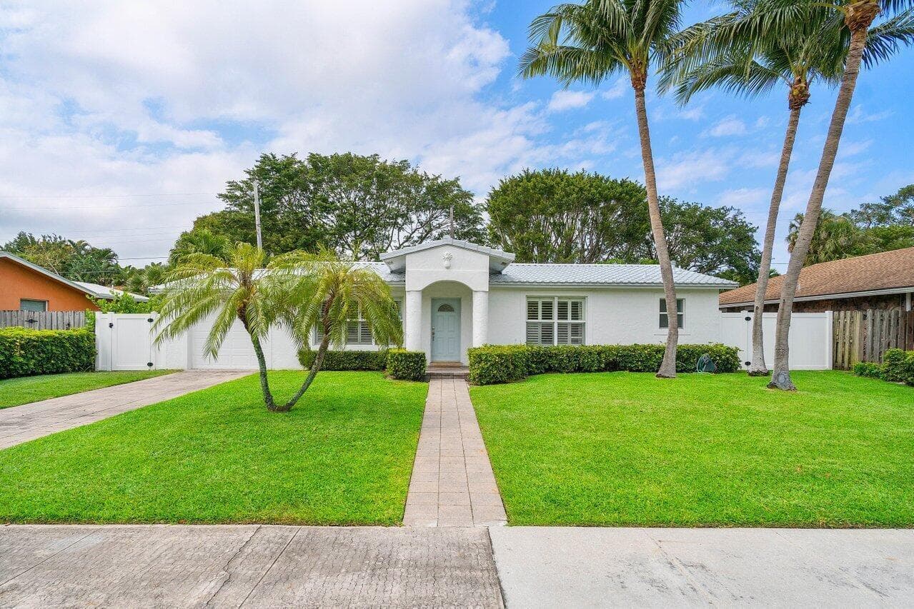 125 Gregory Place, West Palm Beach, FL 33405 photo 2