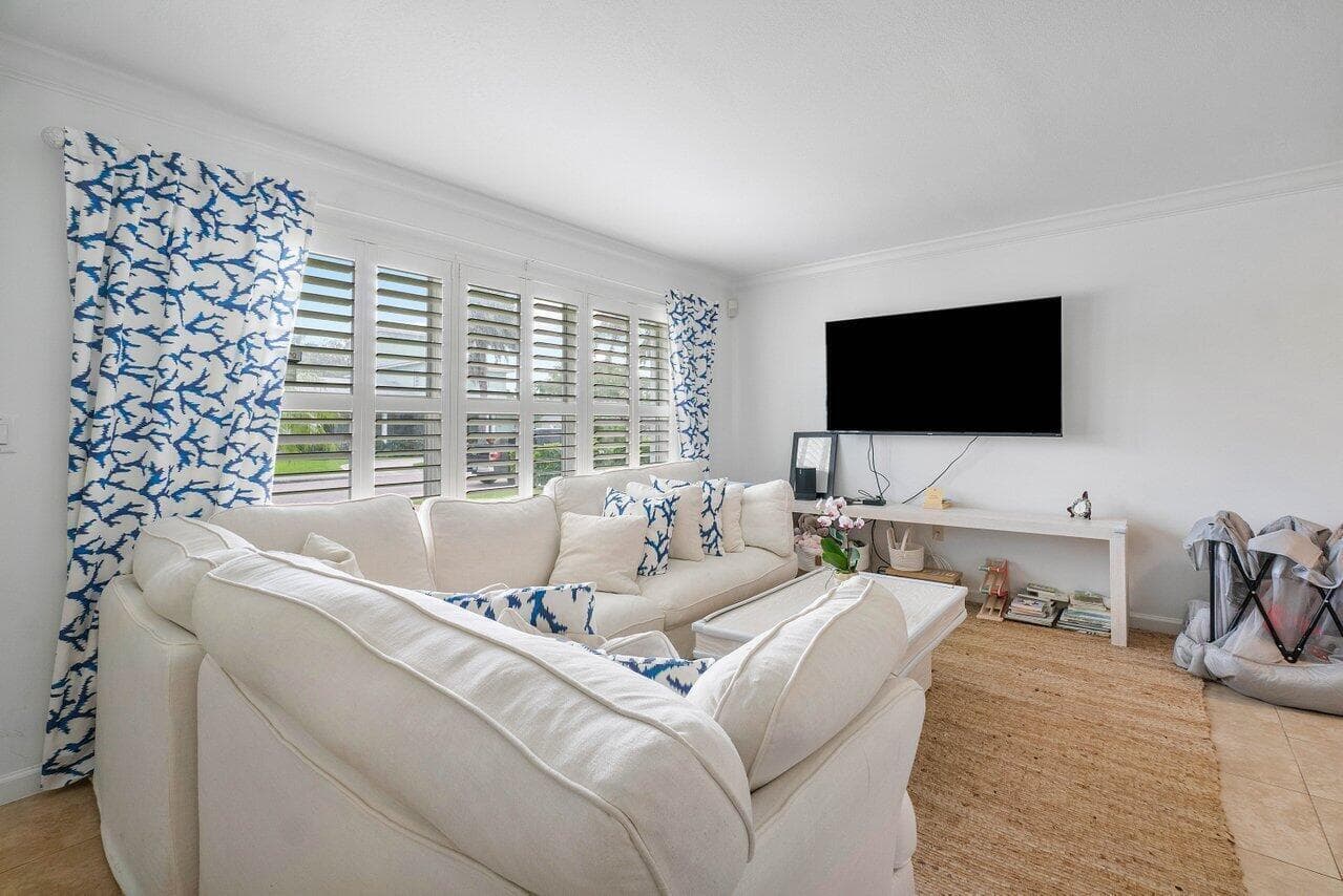 125 Gregory Place, West Palm Beach, FL 33405 photo 4