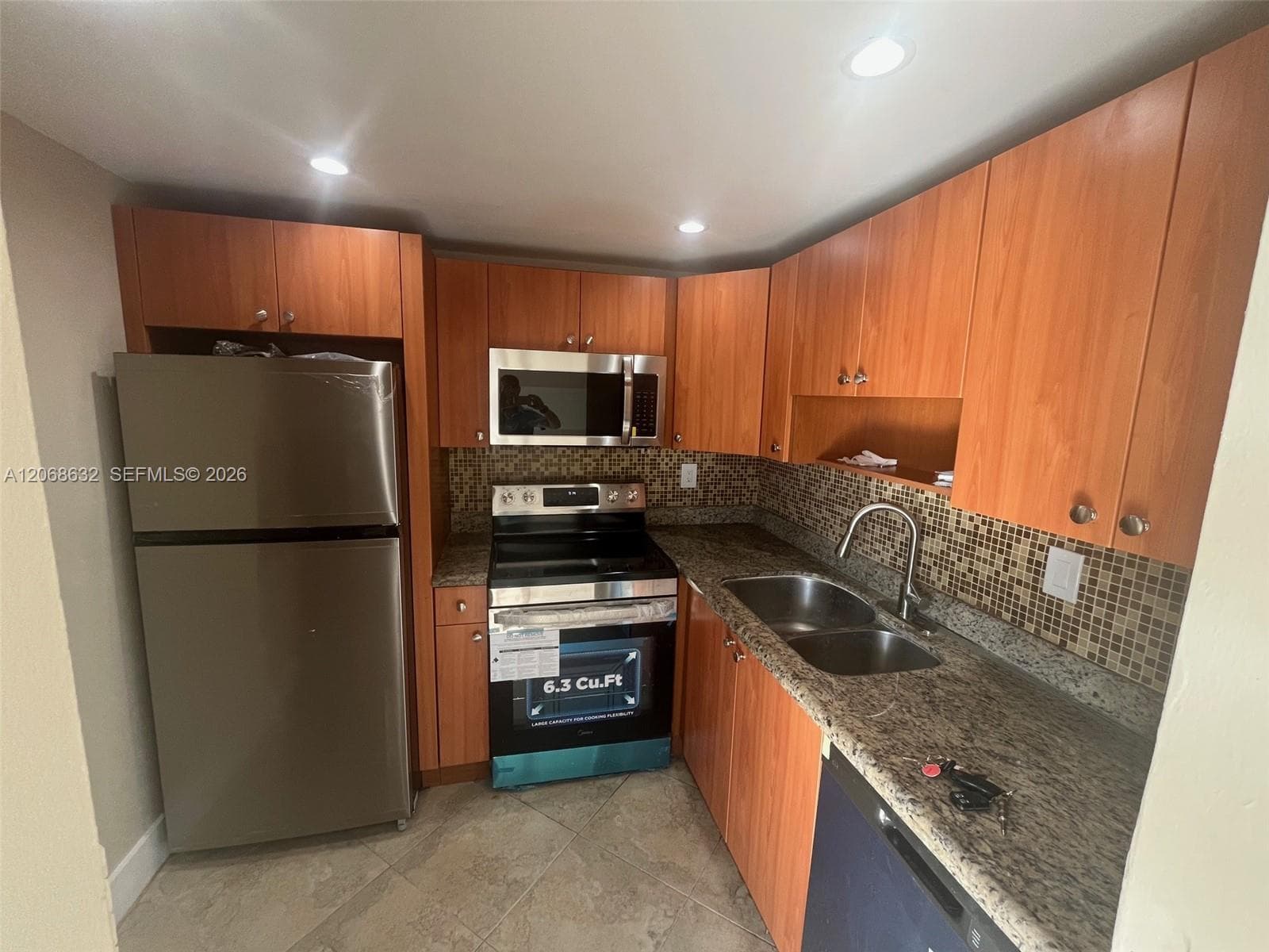 498 NW 165th St # D-501, Miami, FL 33169 photo 2