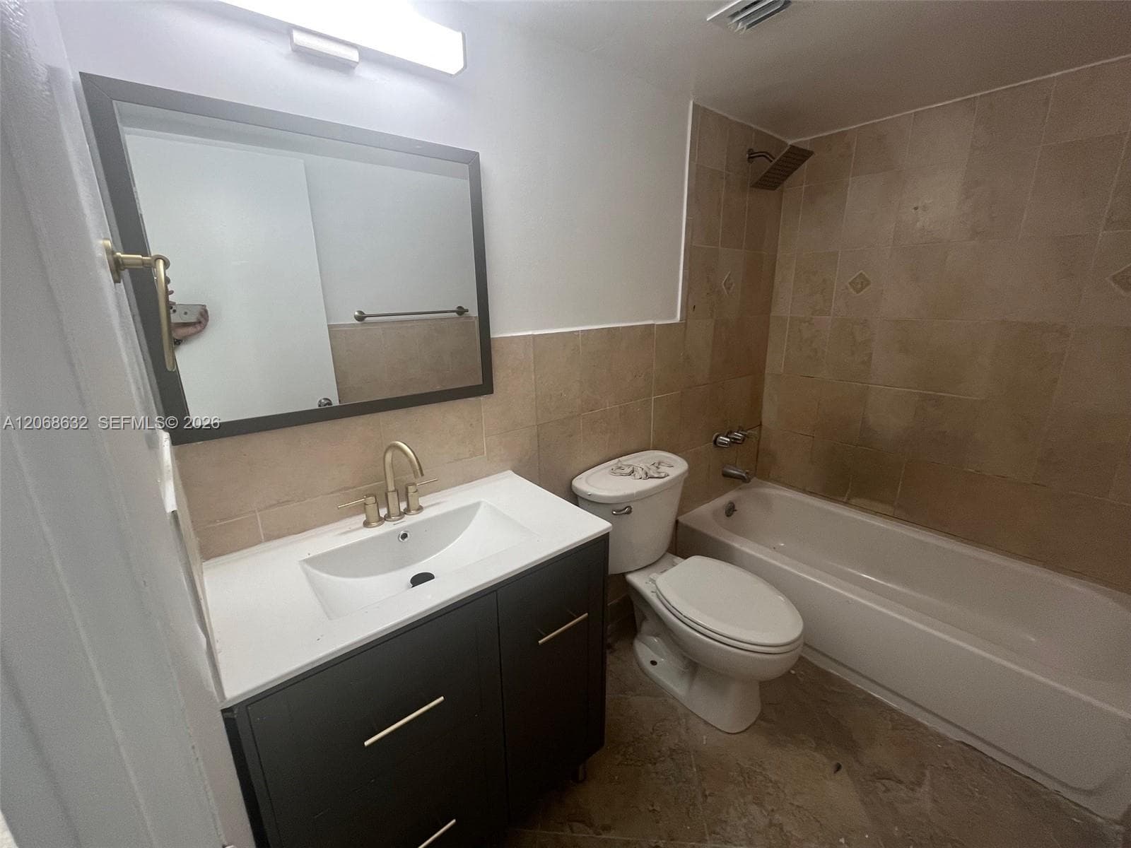 498 NW 165th St # D-501, Miami, FL 33169 photo 4