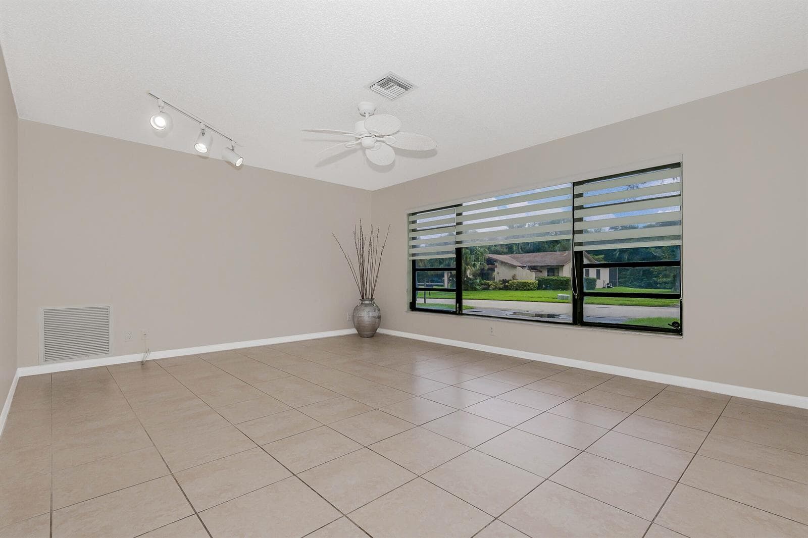 2831 NW 51ST Terrace, Margate, FL 33063 photo 4