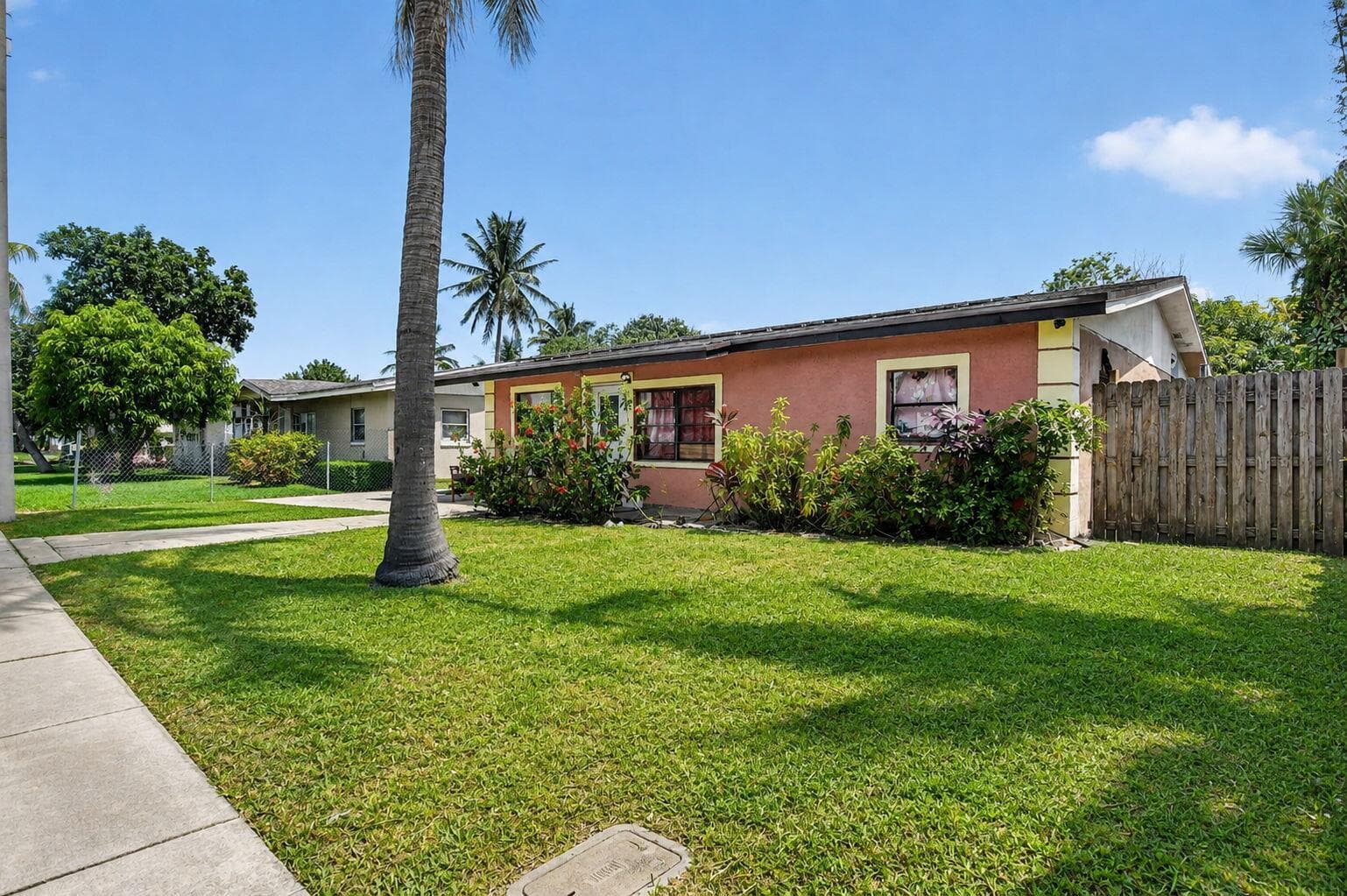 816 SW 3RD Court, Delray Beach, FL 33444 photo 2