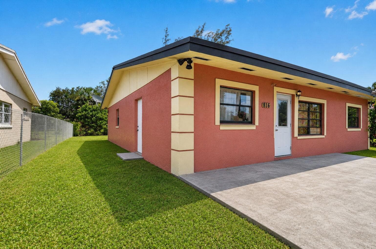 816 SW 3RD Court, Delray Beach, FL 33444 photo 3
