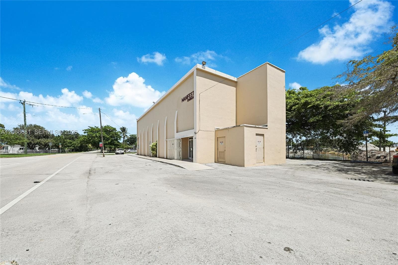 680 Superior St, Opa-Locka, FL 33054