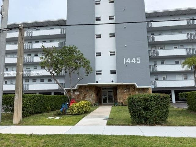 1445 Atlantic Shores Blvd # 605, Hallandale Beach, FL 33009