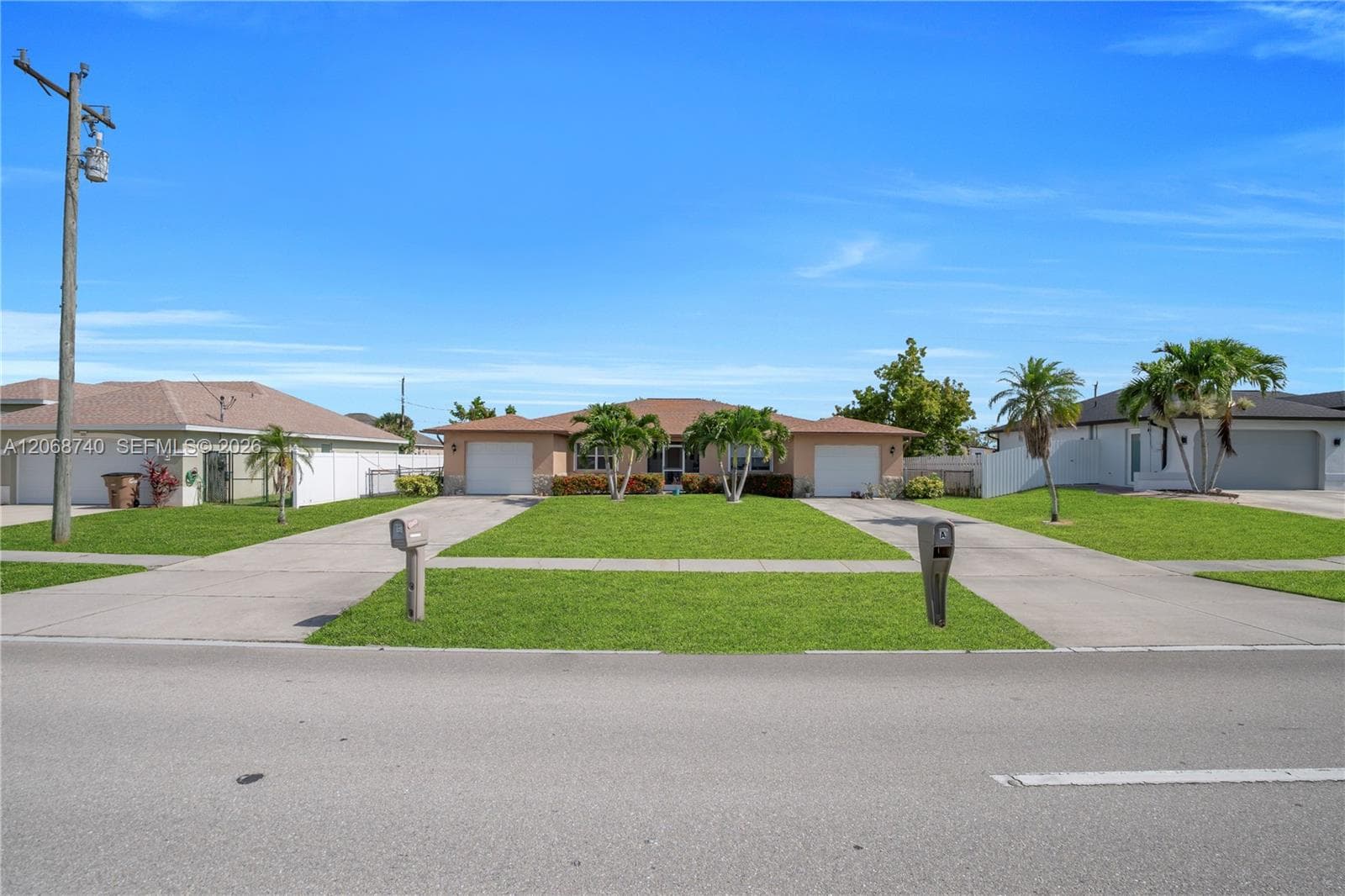 836 Trafalgar PKWY, Cape Coral, FL 33991 photo 3