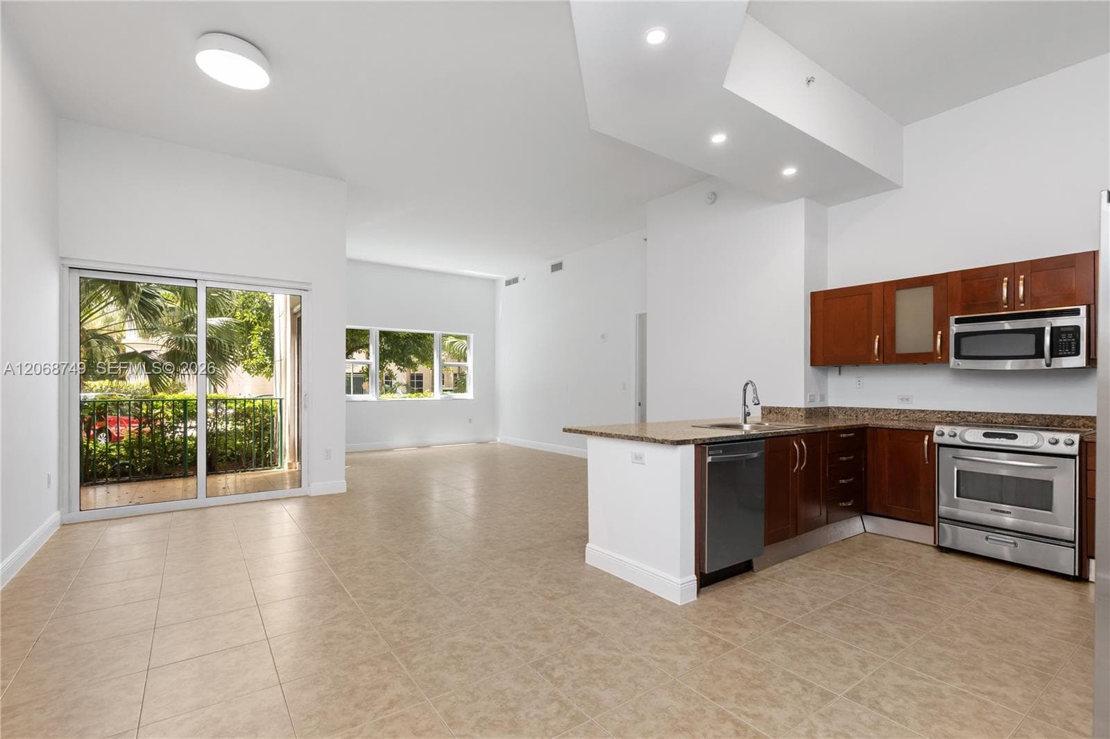 19900 E Country Club Dr # 104, Aventura, FL 33180