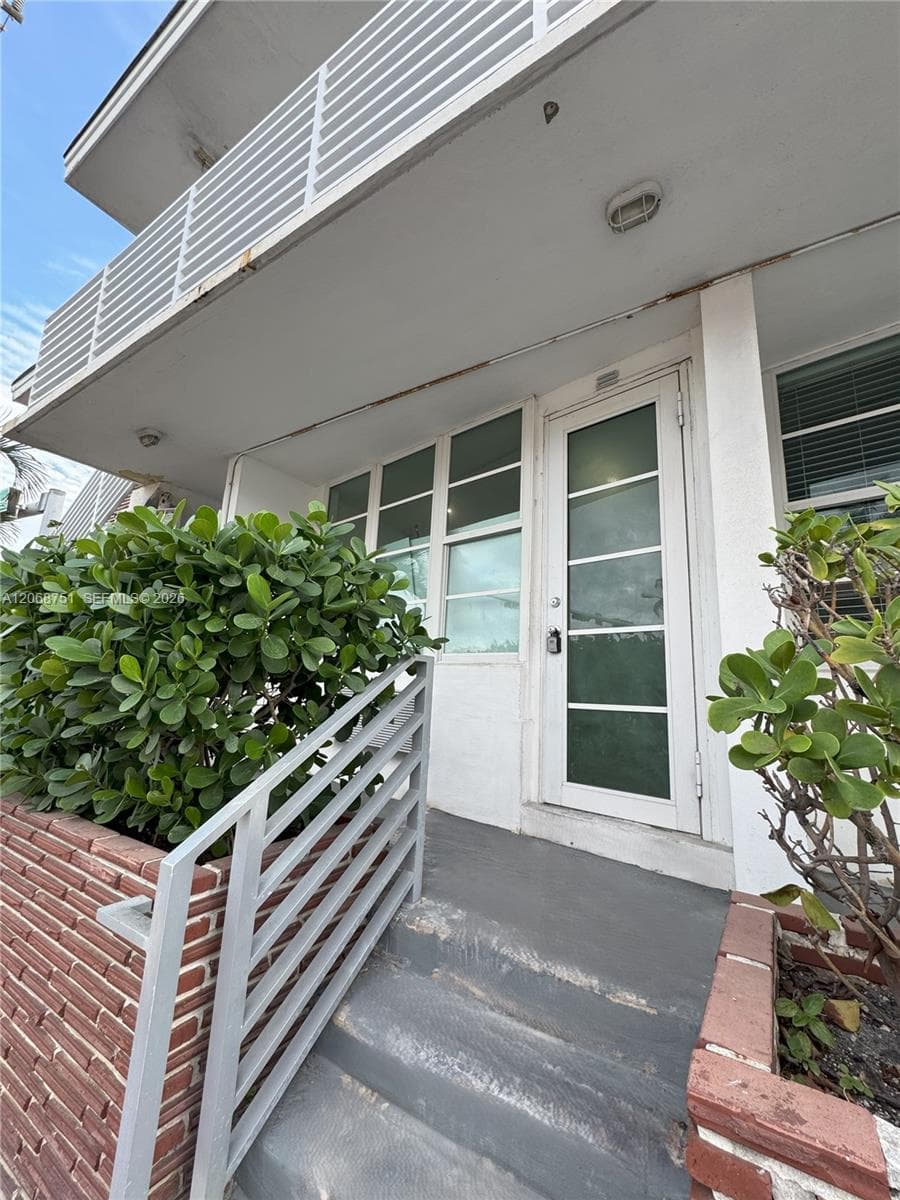 300 74th St # 2, Miami Beach, FL 33141