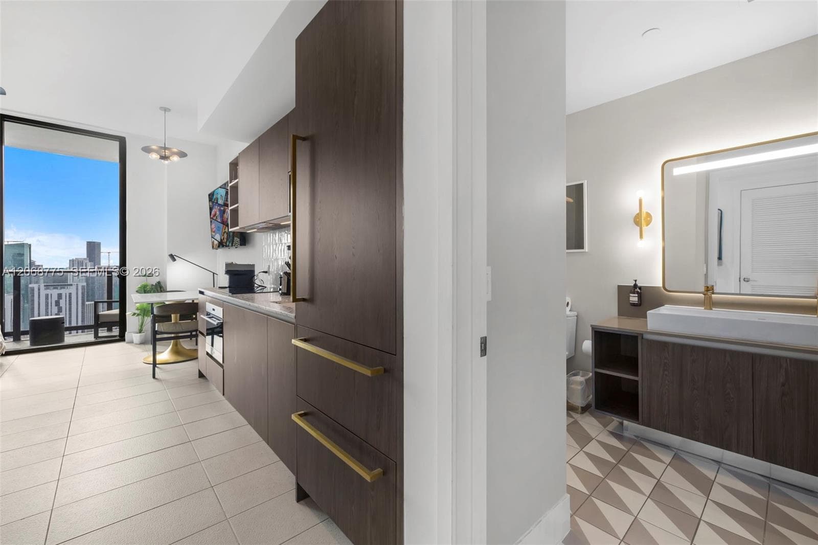 159 NE 6th St # 4910, Miami, FL 33132 photo 4