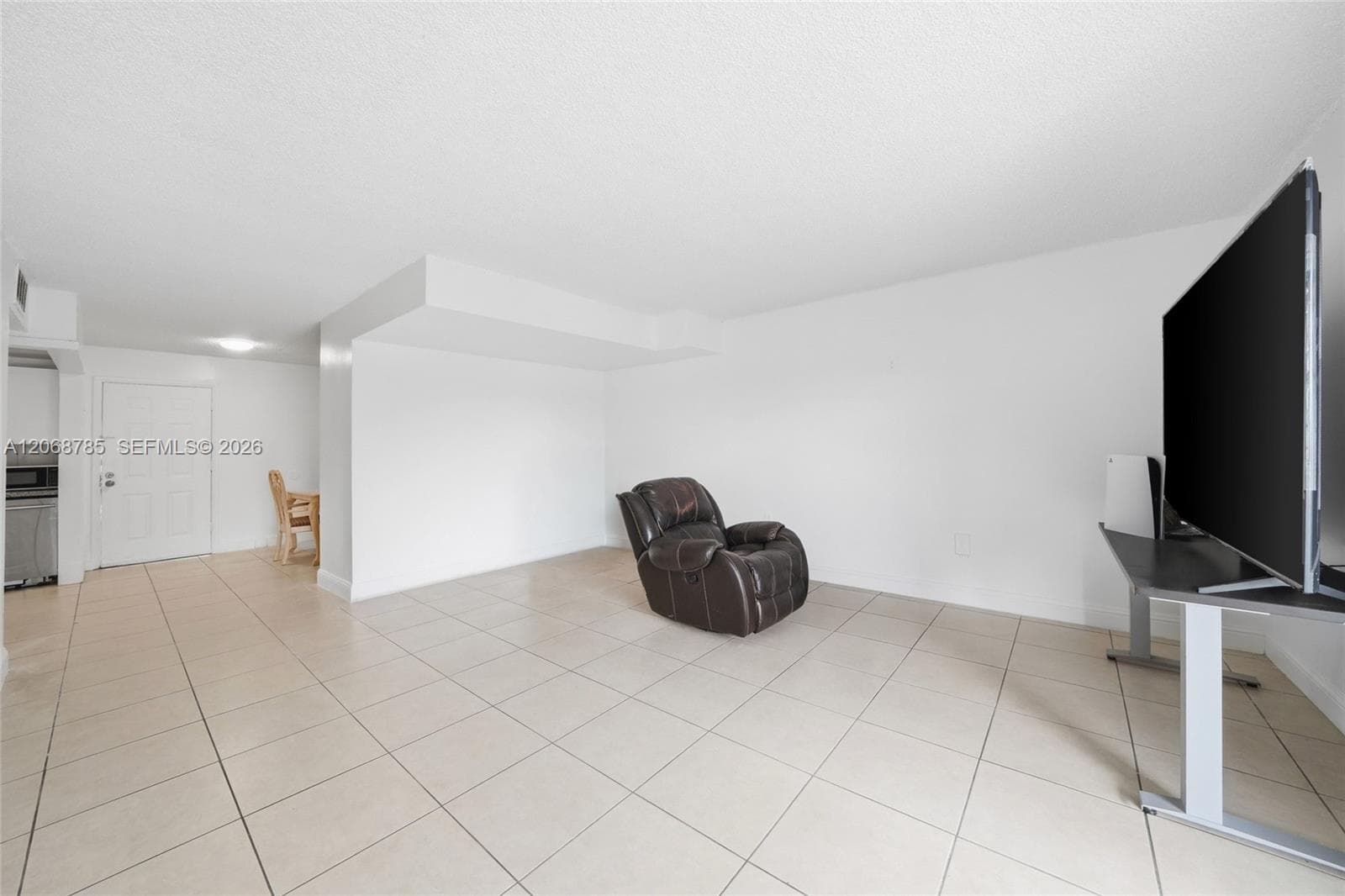 9375 Fontainebleau Blvd # L301, Miami, FL 33172 photo 4