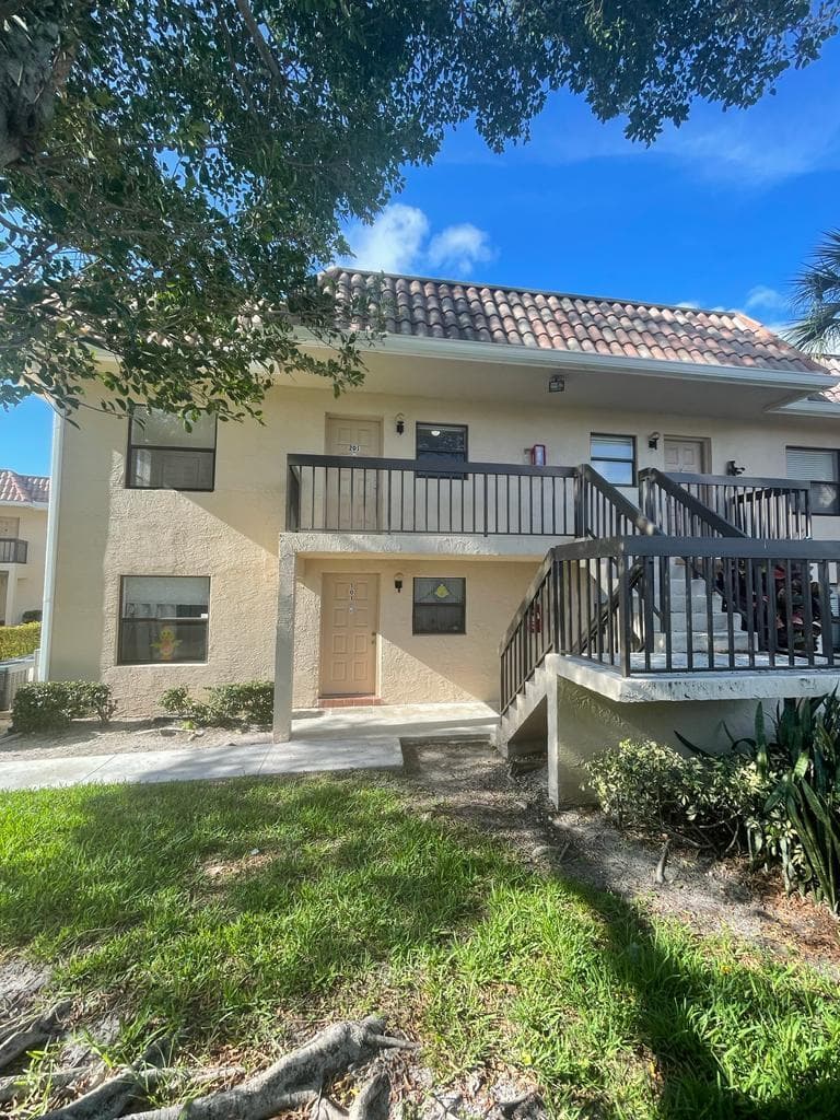 6844 PALMETTO Circle S # 201, Boca Raton, FL 33433