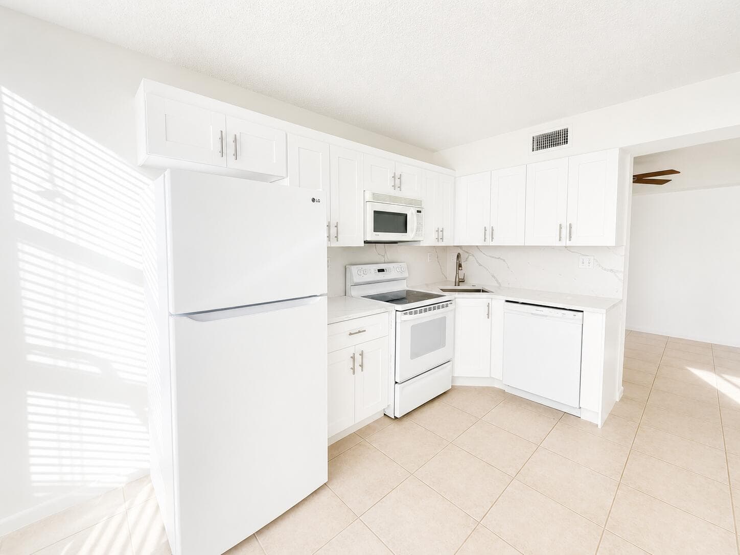 5910 MORNINGSTAR Circle # #202, Delray Beach, FL 33484 photo 2