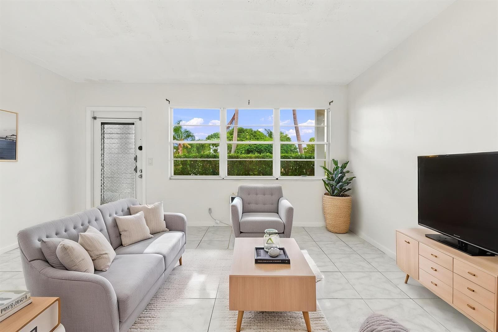 310 OAKRIDGE R Court # 310, Deerfield Beach, FL 33442 photo 2