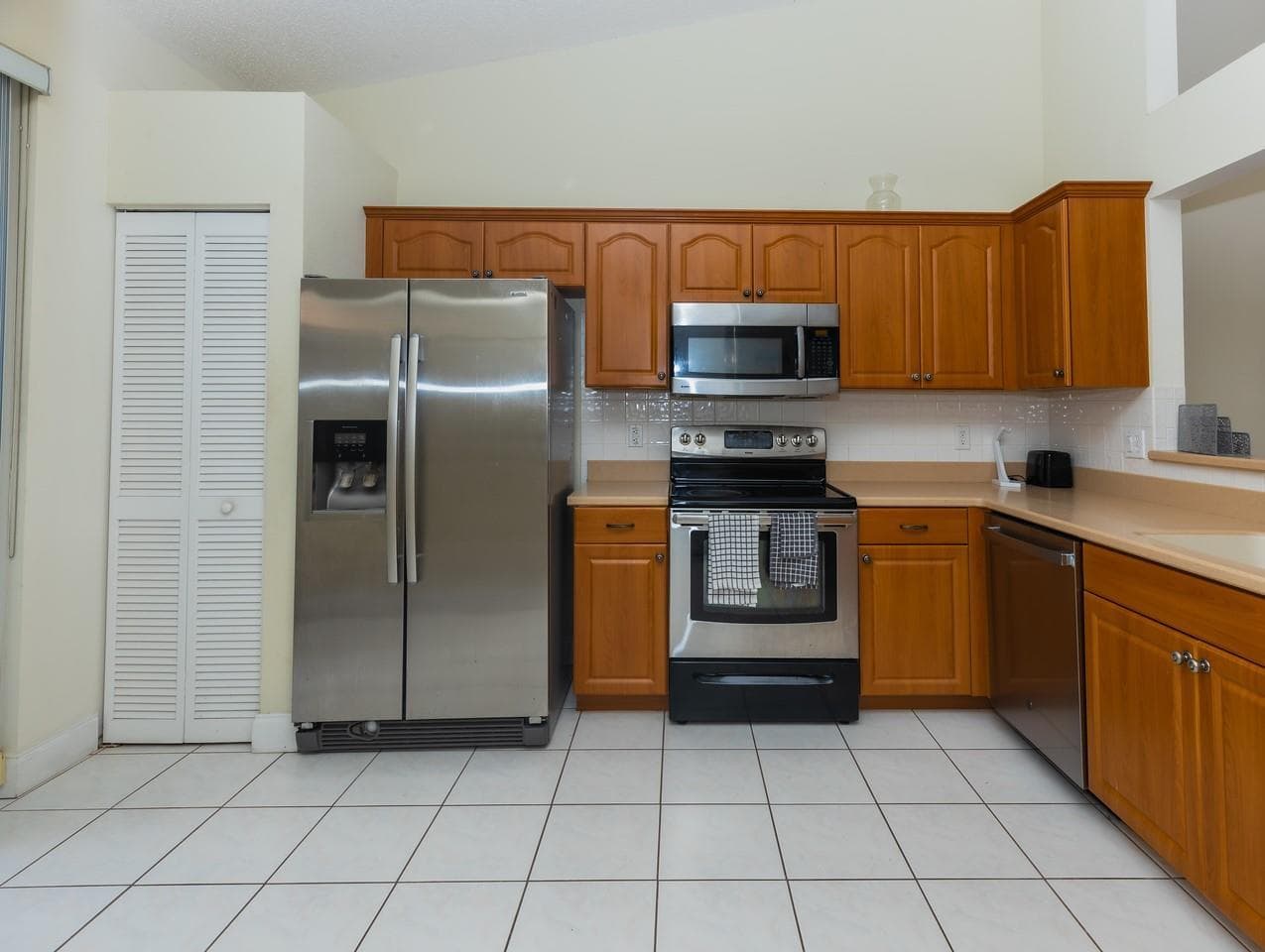 2491 Aragon Boulevard # 2, Sunrise, FL 33322 photo 3