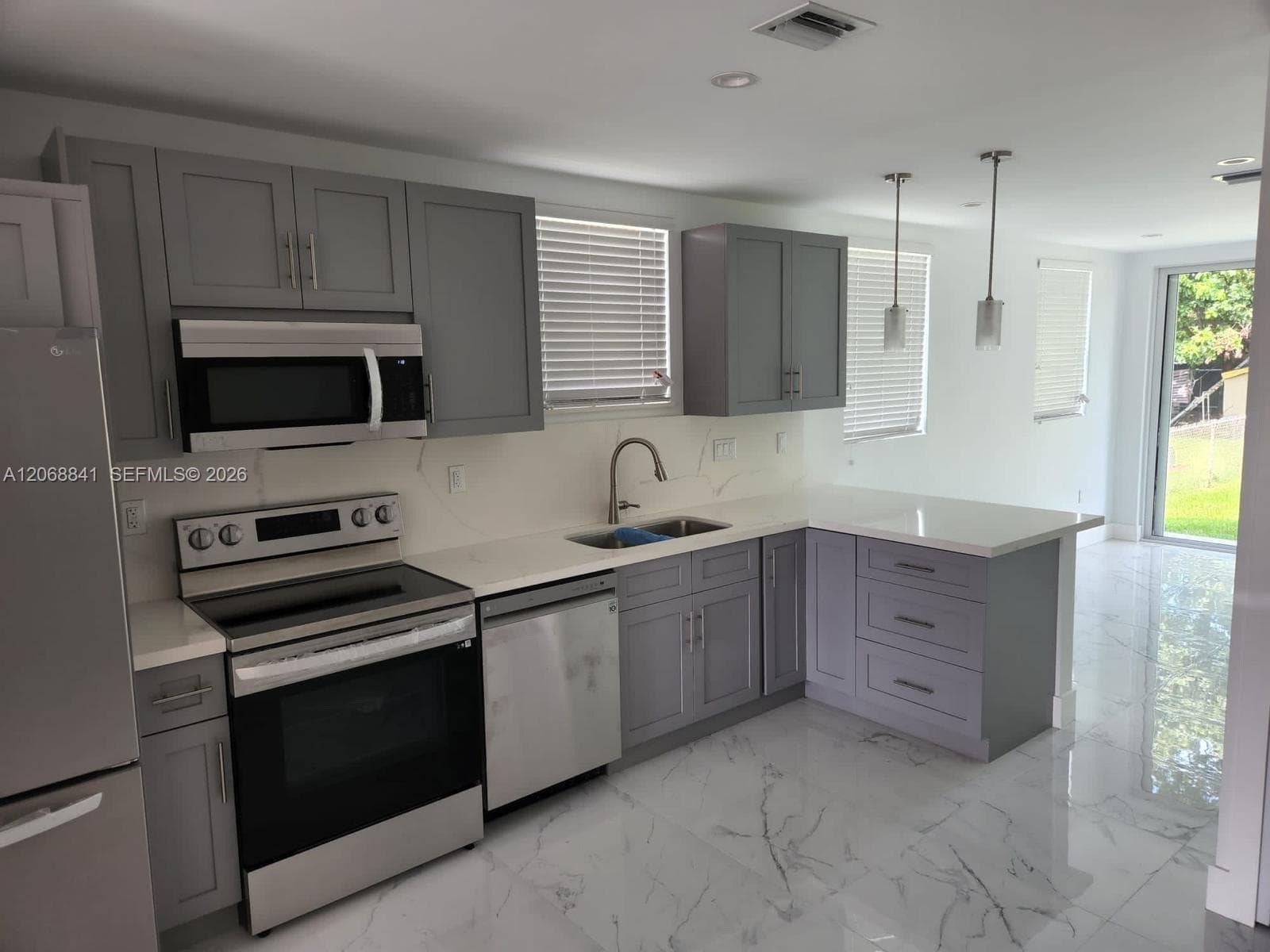7245 SW 21st St # #, Miami, FL 33155 photo 2