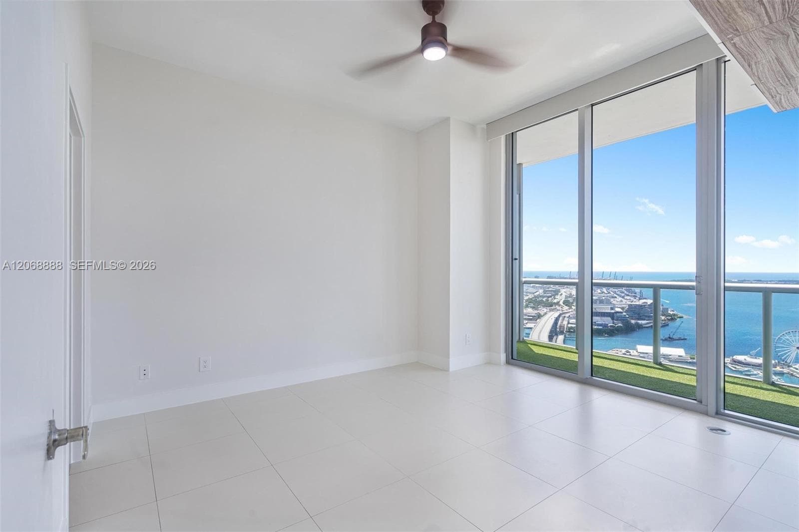 888 Biscayne Blvd # 4804, Miami, FL 33132 photo 4