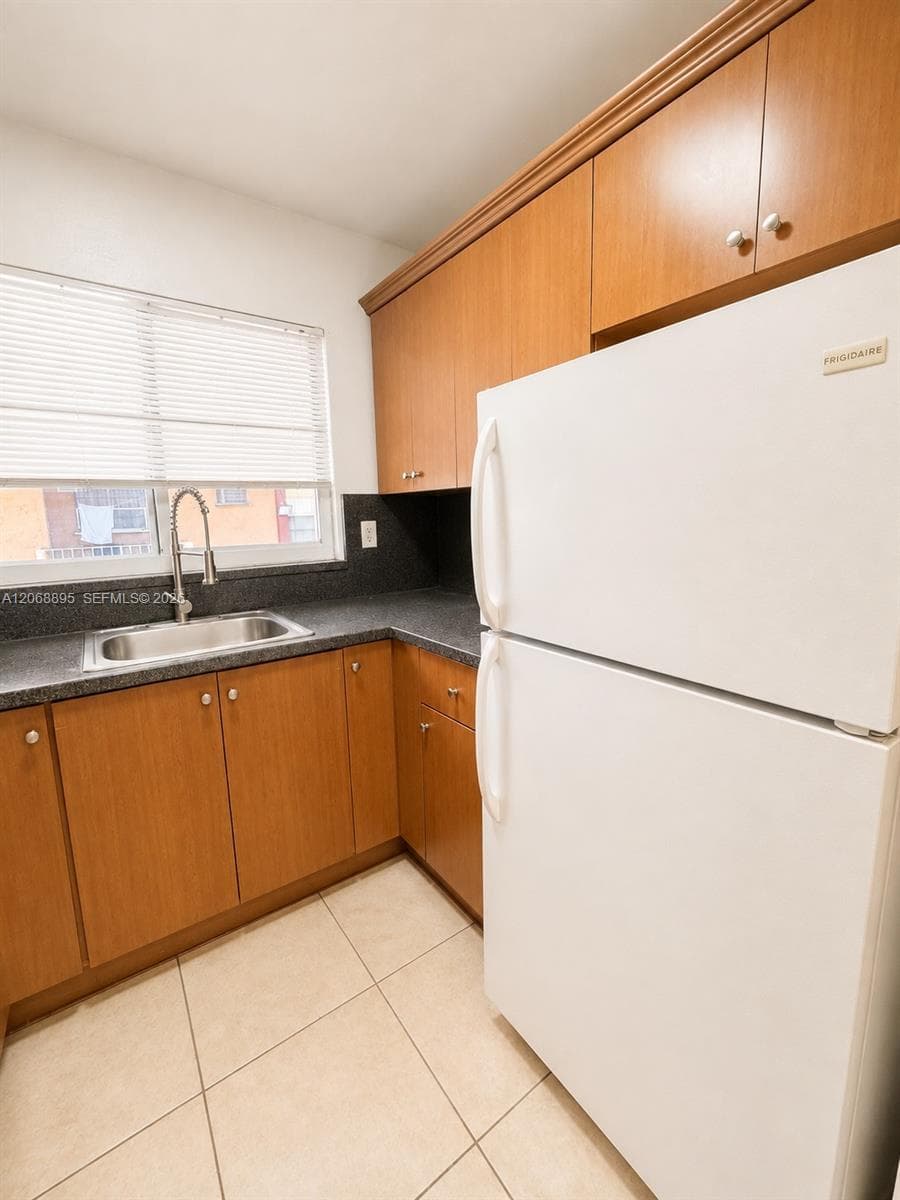 6850 W 14th Ct # 25B, Hialeah, FL 33014 photo 2