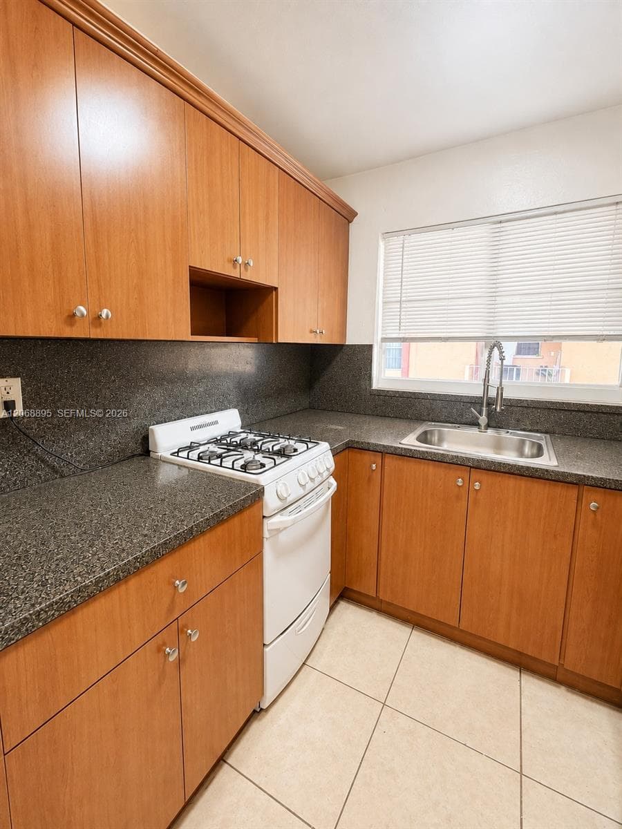 6850 W 14th Ct # 25B, Hialeah, FL 33014