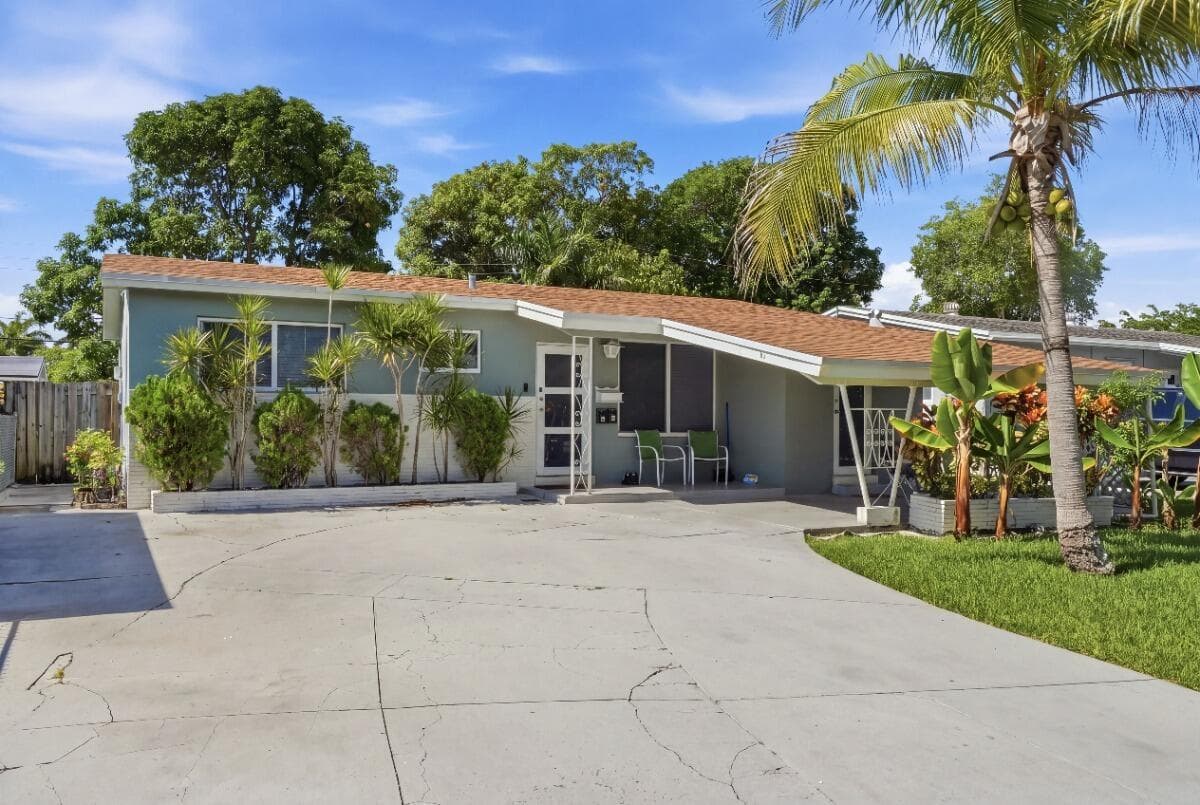 309 SW 7TH Court, Hallandale Beach, FL 33009 photo 2