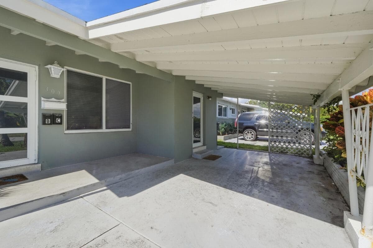309 SW 7TH Court, Hallandale Beach, FL 33009 photo 3