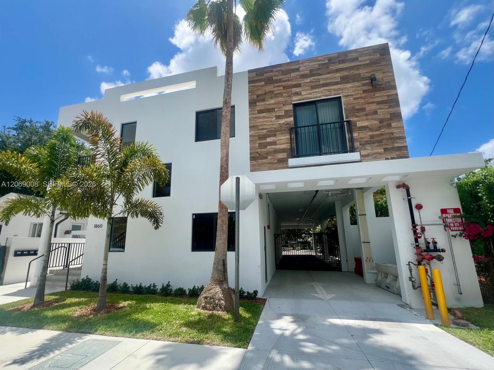 1860 NW 19th St # 101, Miami, FL 33125