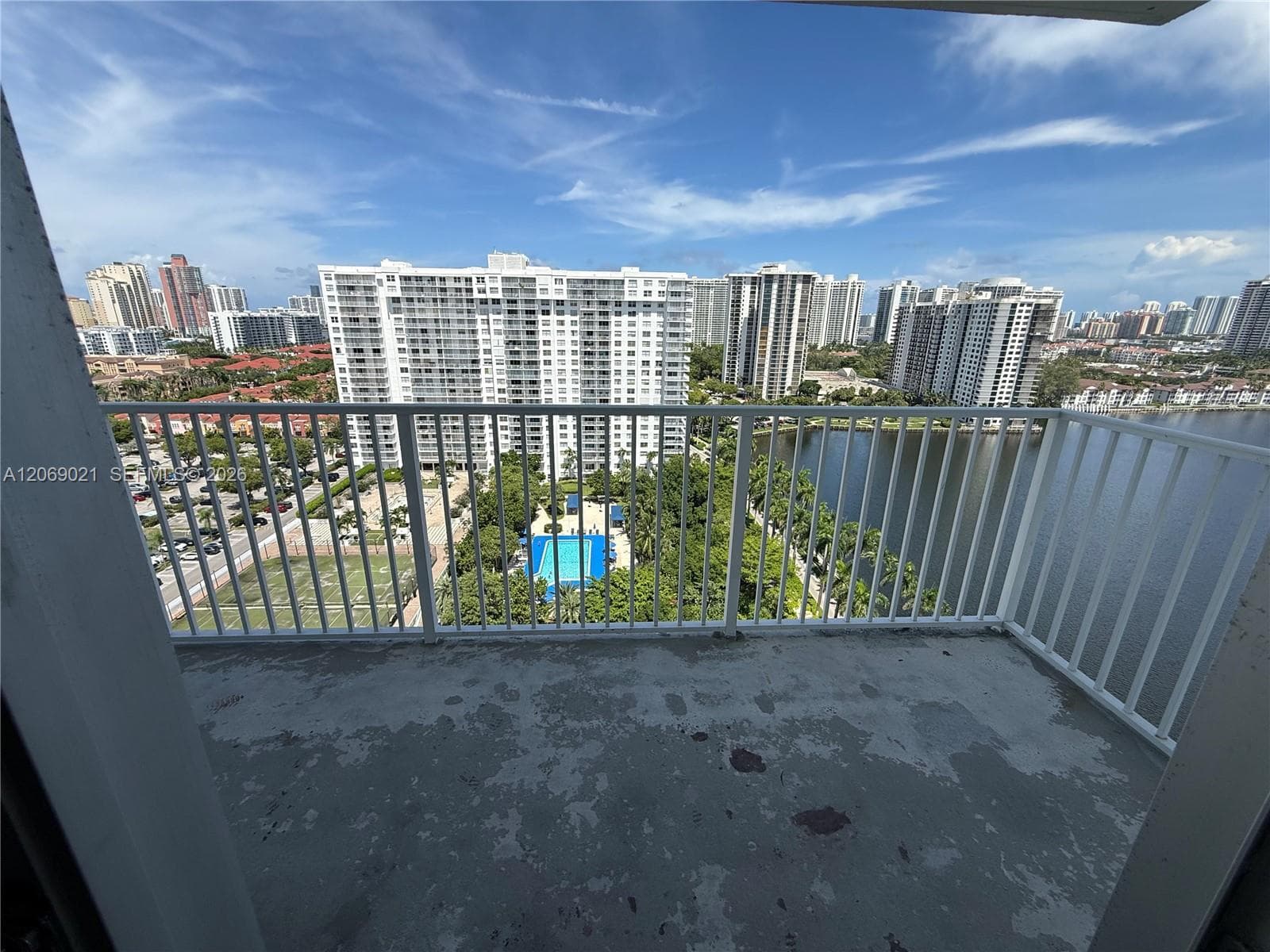2801 NE 183rd St # 1914W, Aventura, FL 33160 photo 2