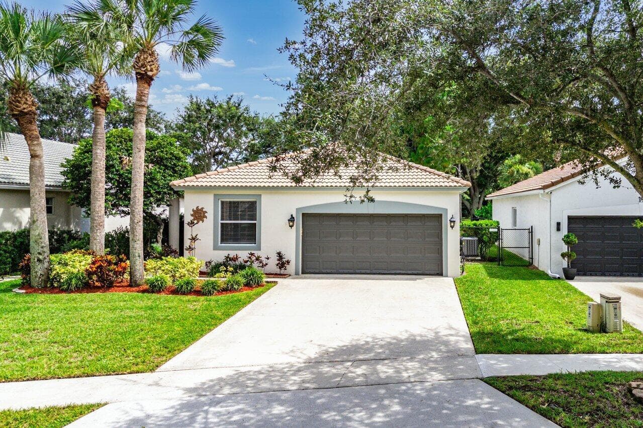 196 Seminole Lakes Drive, Royal Palm Beach, FL 33411 photo 2
