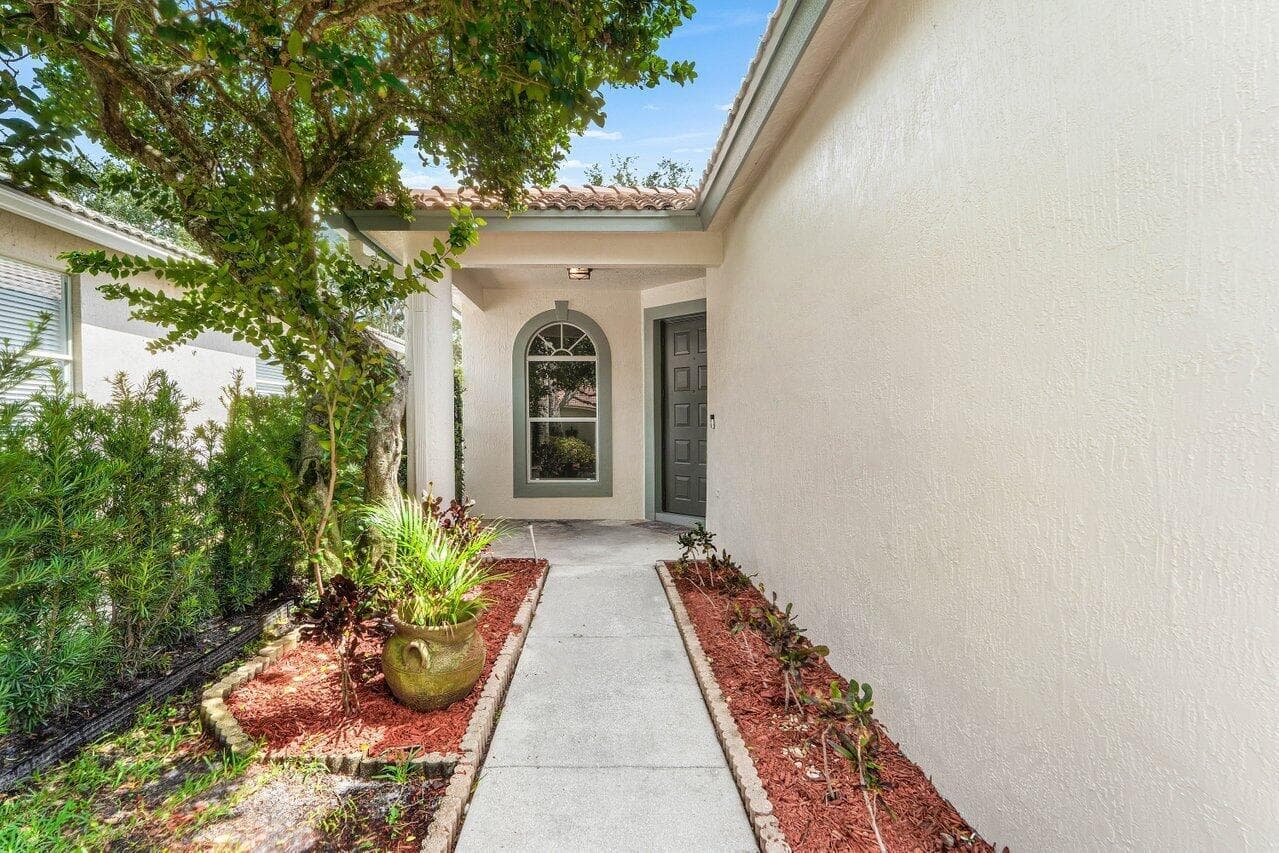 196 Seminole Lakes Drive, Royal Palm Beach, FL 33411 photo 4