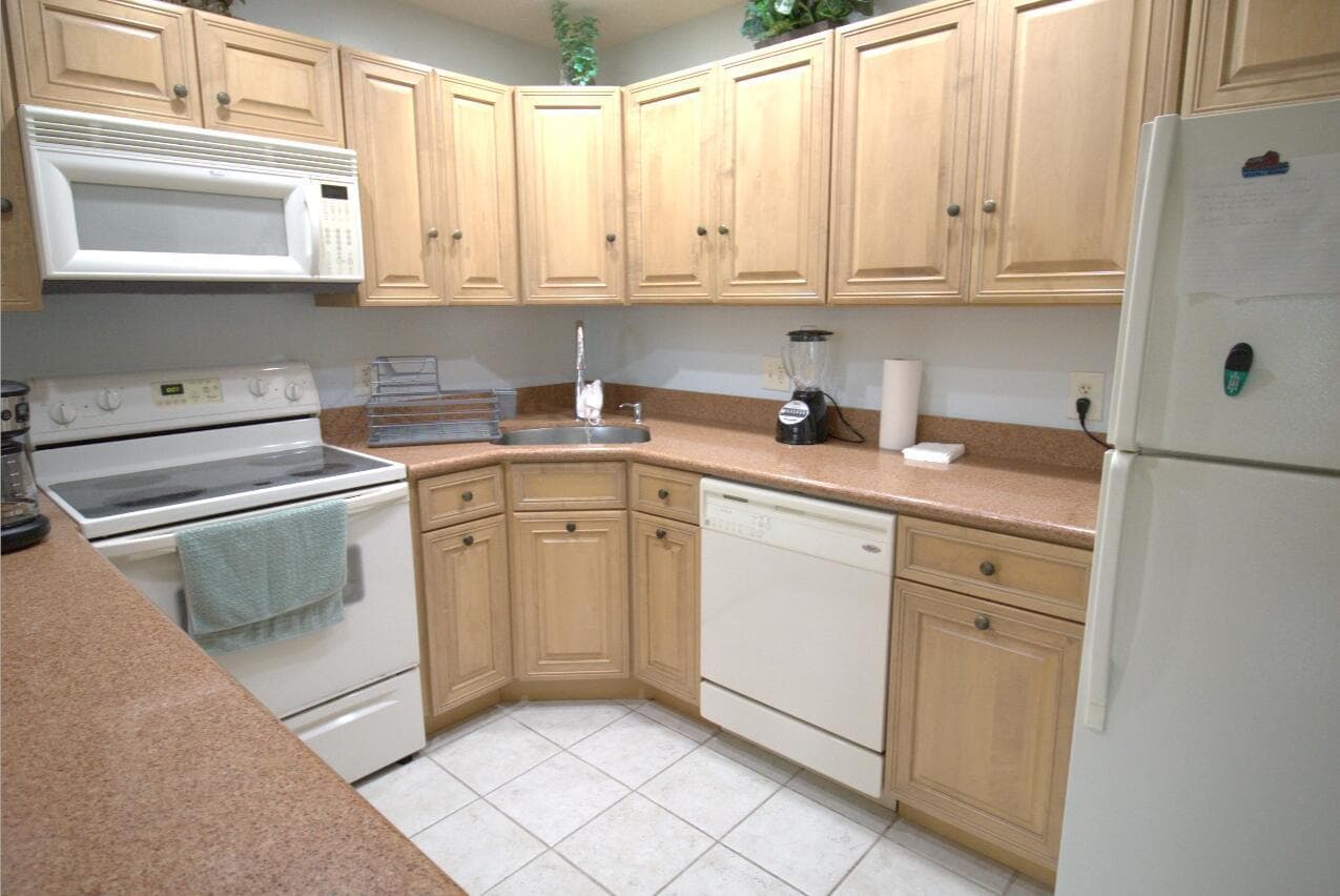 3561 PINE NEEDLE Drive # D-2, FL 33463 photo 4