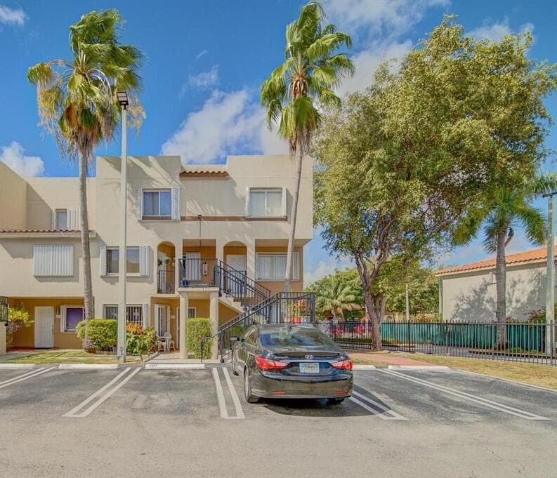551 NW 82ND Avenue # 526, Miami, FL 33126