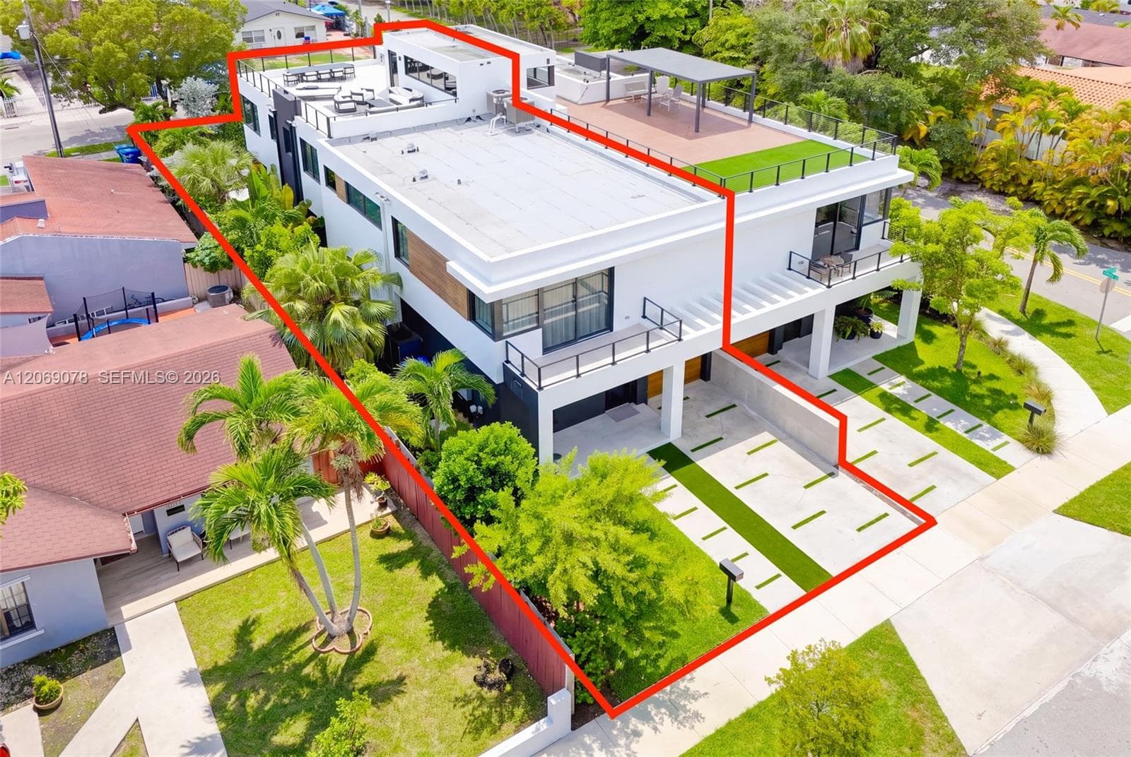 2290 SW 13th St, Miami, FL 33145 photo 4