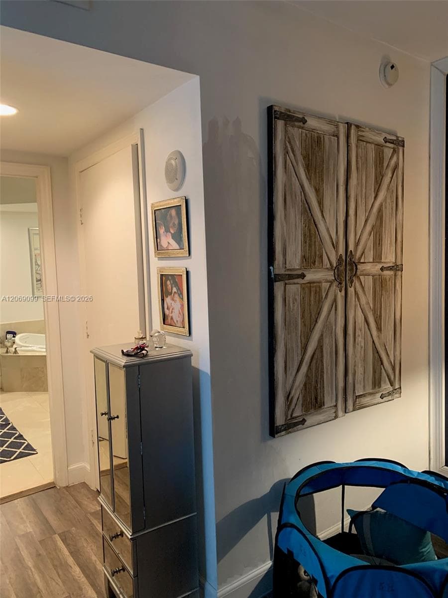 15051 Royal Oaks Ln # 1005, North Miami, FL 33181 photo 2