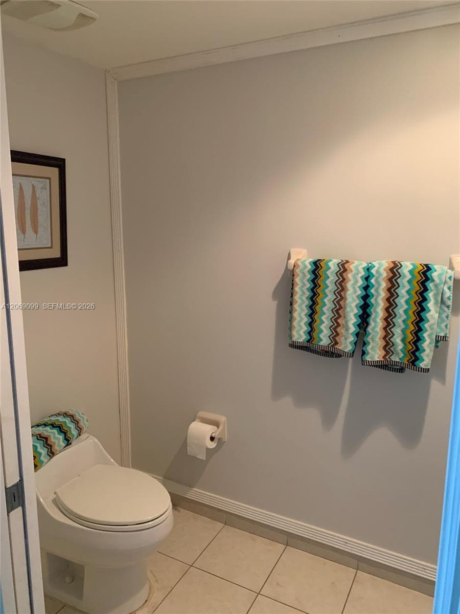 15051 Royal Oaks Ln # 1005, North Miami, FL 33181 photo 5