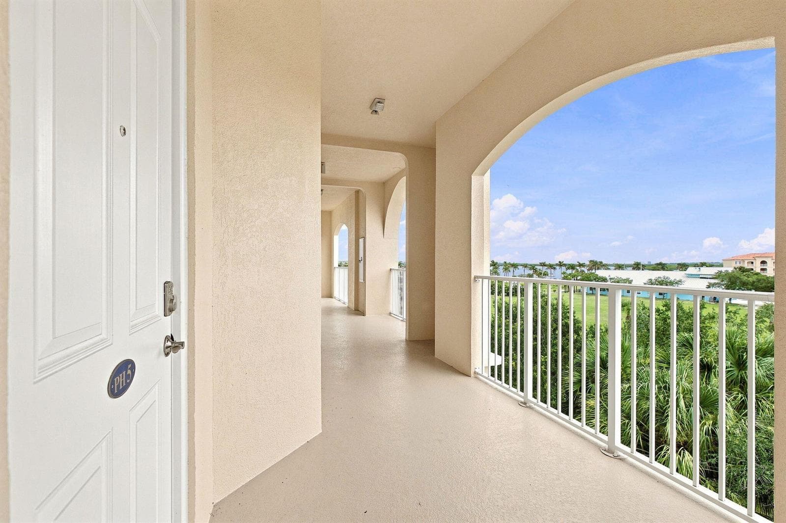 34 HARBOUR ISLE Drive W # PH05, Fort Pierce, FL 34949 photo 2