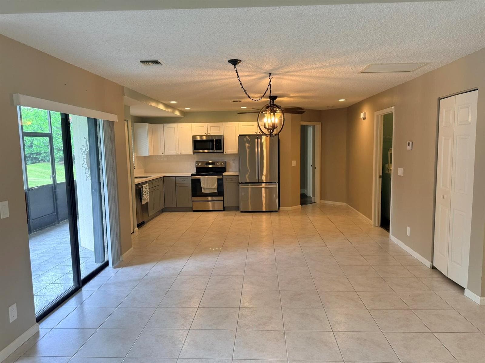 24 LEXINGTON Lane W # A, Palm Beach Gardens, FL 33418 photo 4