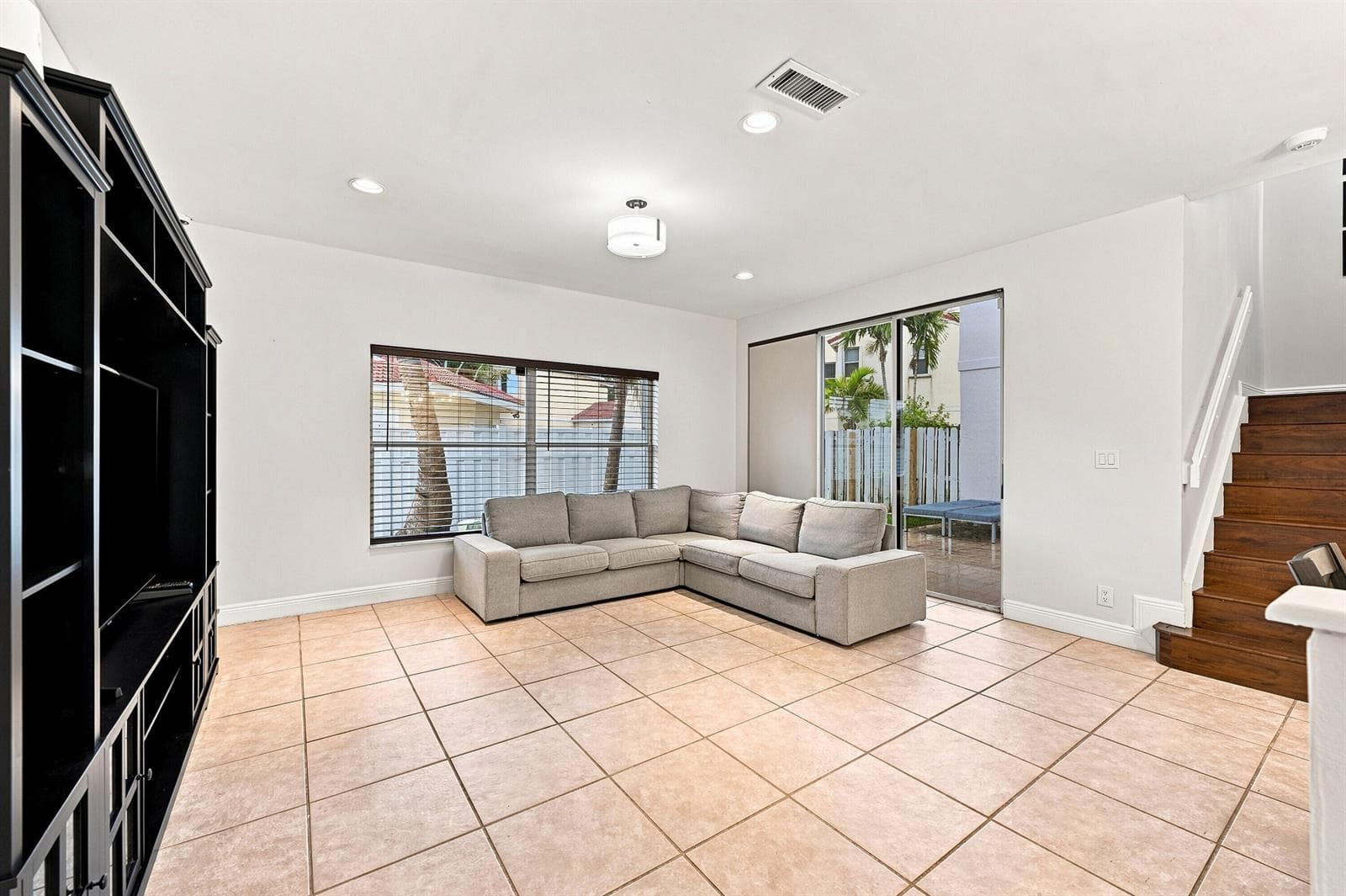 1115 SW 180TH Terrace, Pembroke Pines, FL 33029 photo 2