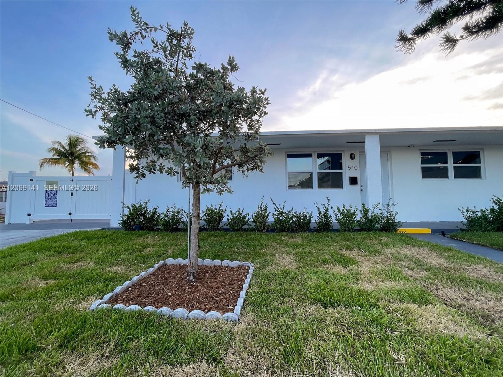 510 NE 4th Ave # 510, Hallandale Beach, FL 33009 photo 2