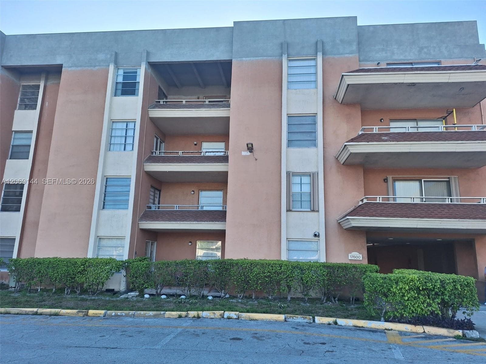 17600 NW 68th Ave # B4009, Hialeah, FL 33015