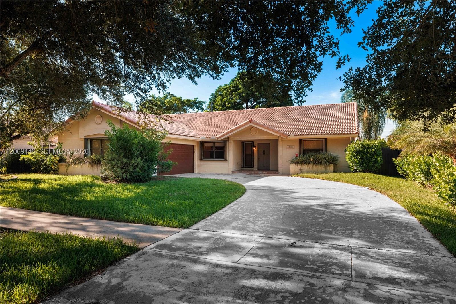 15821 Huntridge Rd, Davie, FL 33331 photo 2