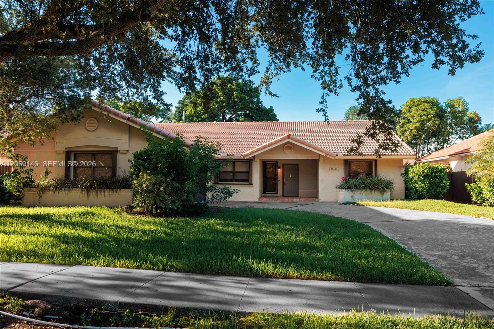 15821 Huntridge Rd, Davie, FL 33331