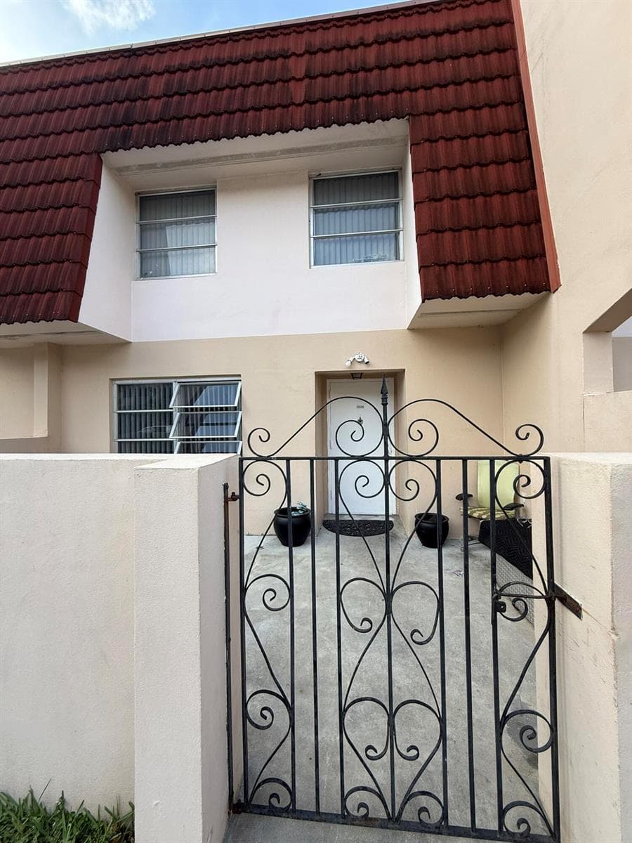 4136 Inverrary Drive # 15C, Lauderhill, FL 33319 photo 2