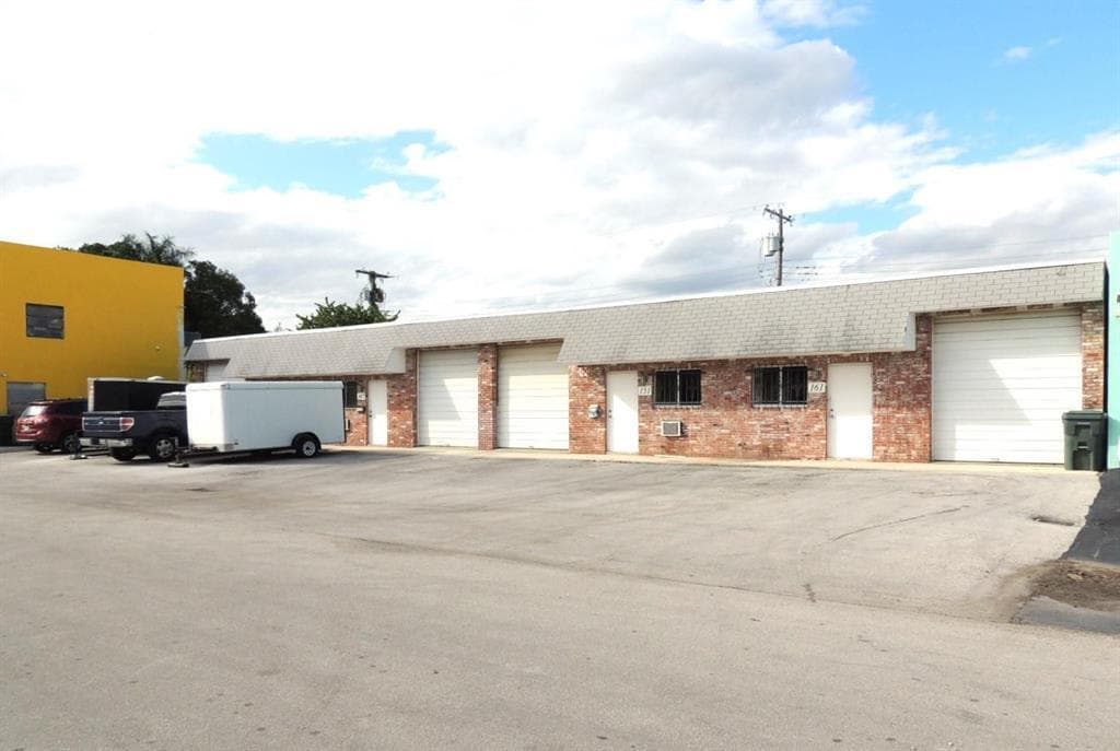 141 NE 32nd Street, Oakland Park, FL 33334