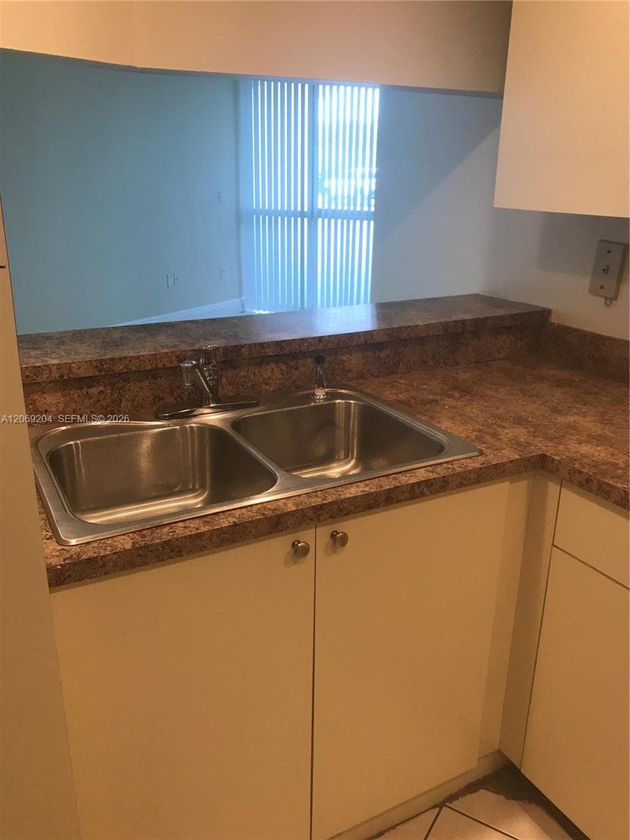 7125 NW 186th St # B106, Hialeah, FL 33015 photo 2