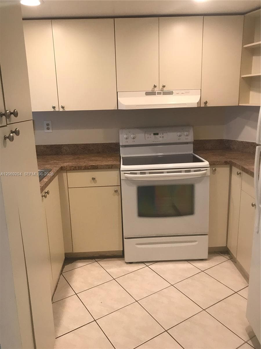 7125 NW 186th St # B106, Hialeah, FL 33015