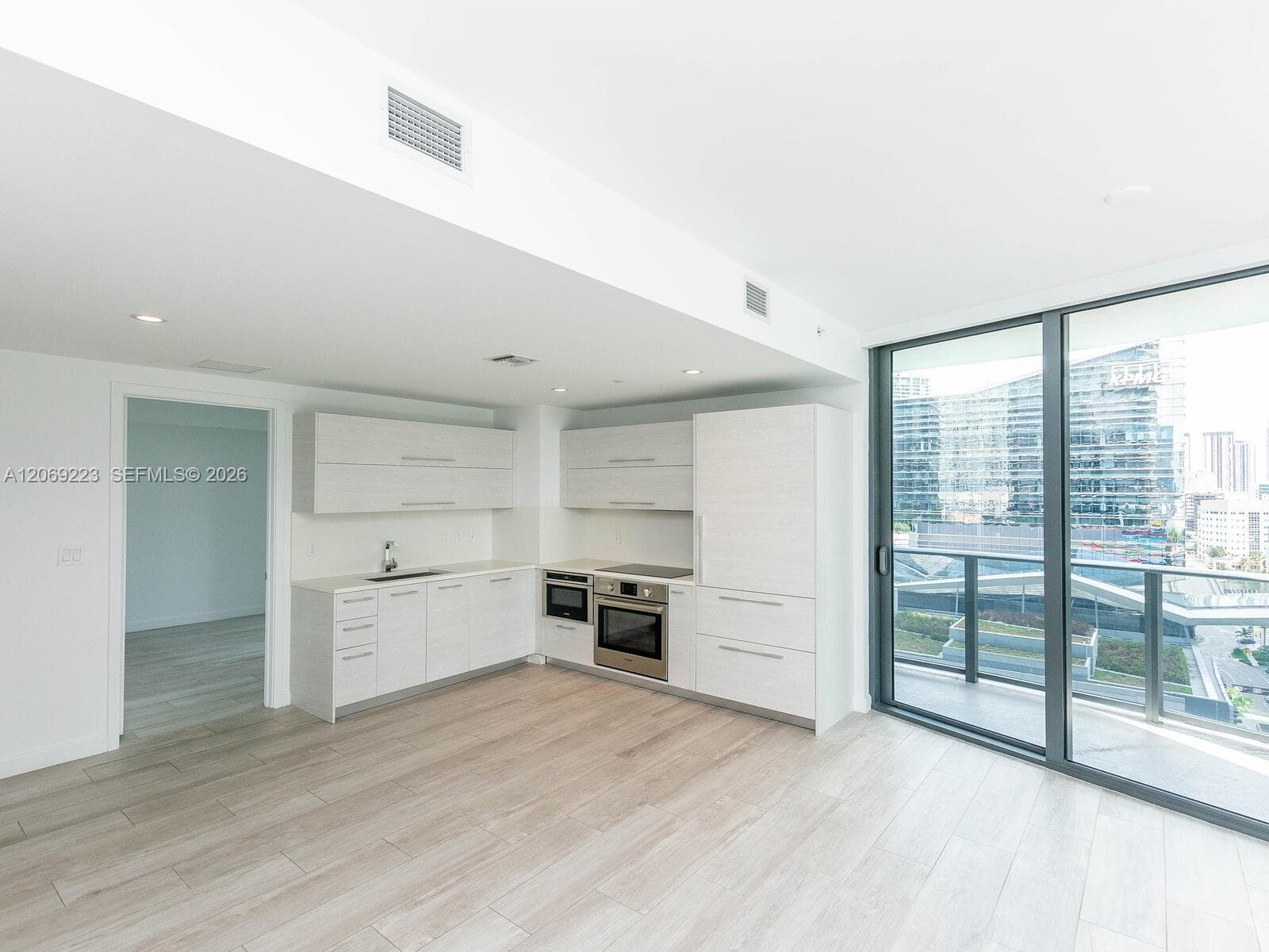 45 SW 9th St # 1201, Miami, FL 33130 photo 2