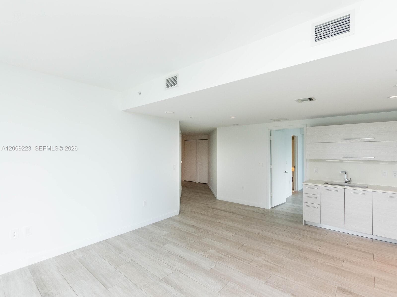 45 SW 9th St # 1201, Miami, FL 33130 photo 3