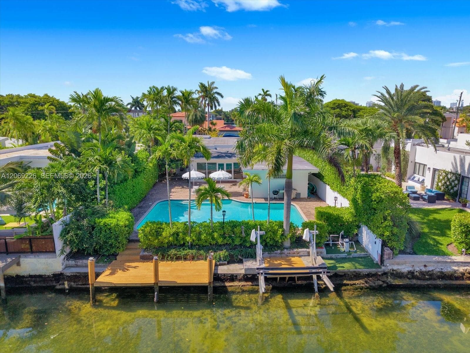 1777 Daytonia Rd, Miami Beach, FL 33141